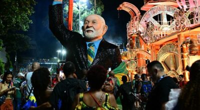 Presidente Lula é homenageado no desfile da Acadêmicos de Niterói, no Rio de Janeiro - Foto:...