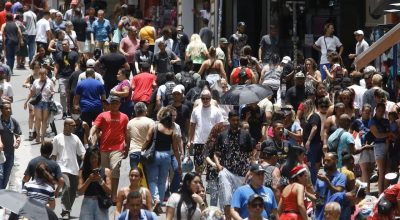 Projeções indicam mais de 600 mil empregos formais perdidos com fim da escala 6x1. - Paulo Pint...