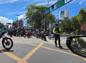 Protesto interdita a Avenida Agamenon Magalhães, principal corredor viário do Recife - EMERSON ...