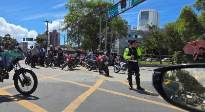 Protesto interdita a Avenida Agamenon Magalhães, principal corredor viário do Recife - EMERSON ...